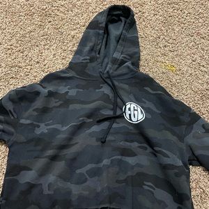 cropped camo FGL hoodie